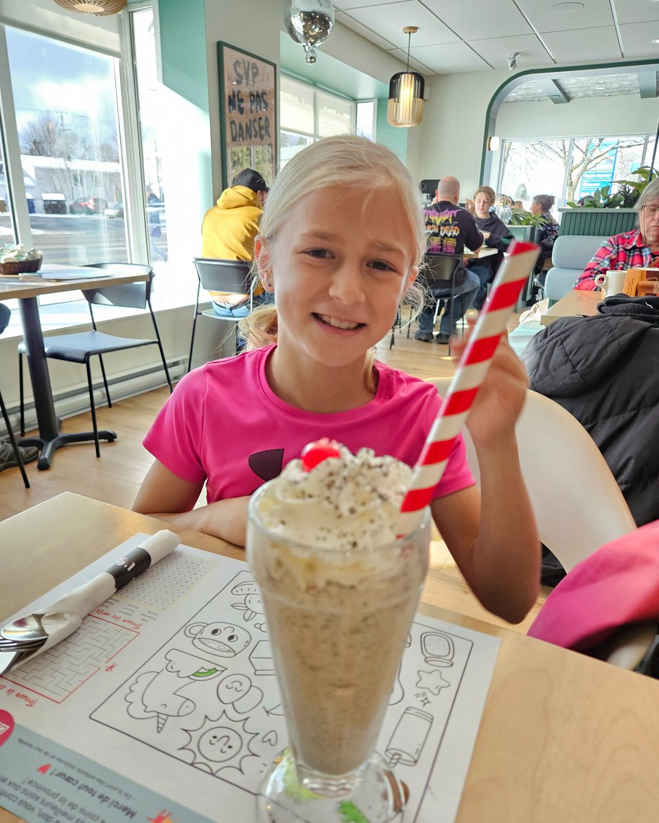 Petite pause à <a href="/loeufrier1_/">L'Oeufrier</a> avec ma fille. Impossible pour elle de résister à son milkshake Rocky.😅

#LOeufrier #Famille #Entrepreneuriat #PetitsMoments #Milkshake