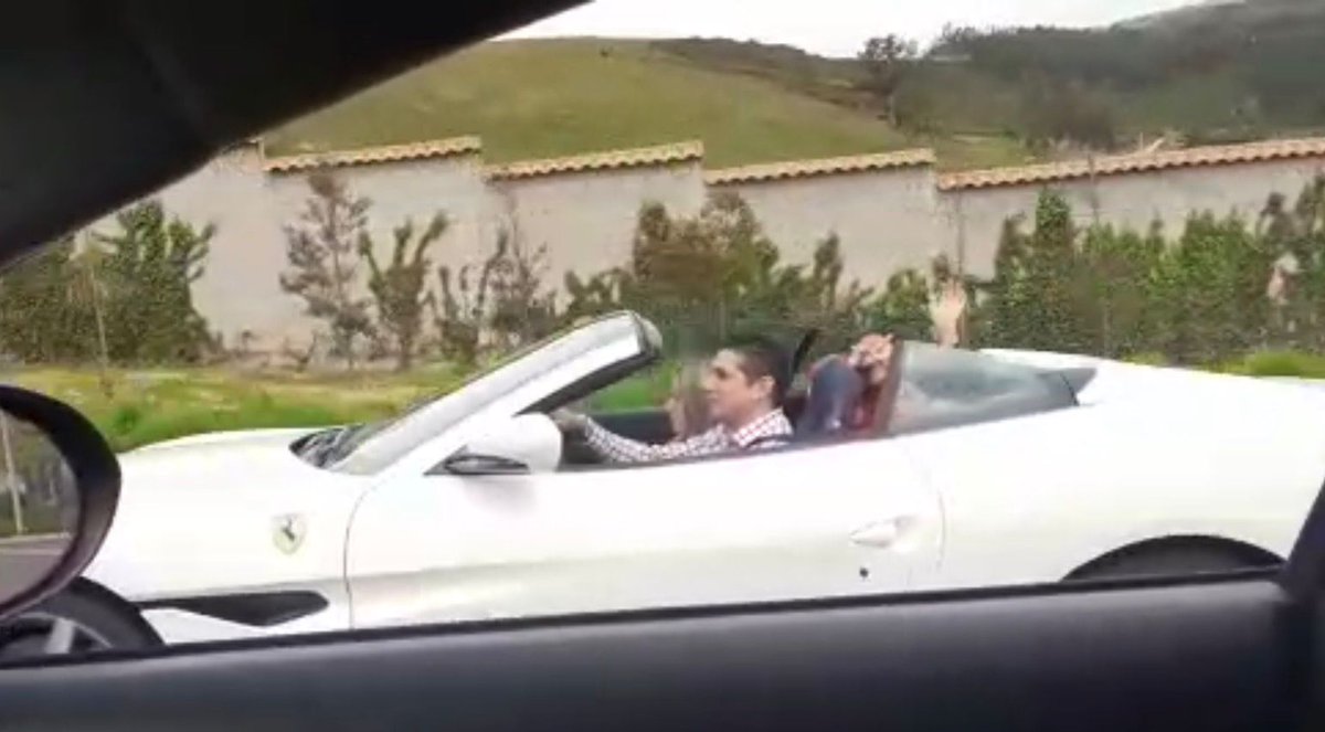 El delincuente  <a href="/MashiRafael/">Rafael Correa</a> sufre con la foto de <a href="/DanielNoboaok/">Daniel Noboa Azin</a> en un PORCHE, no podrá dormir viendo fotos de este FERRARI del empresario libre <a href="/fernandobalda/">FE®NANDO BALDA</a>.. quien es el hombre que hizo prófugo a Correa.