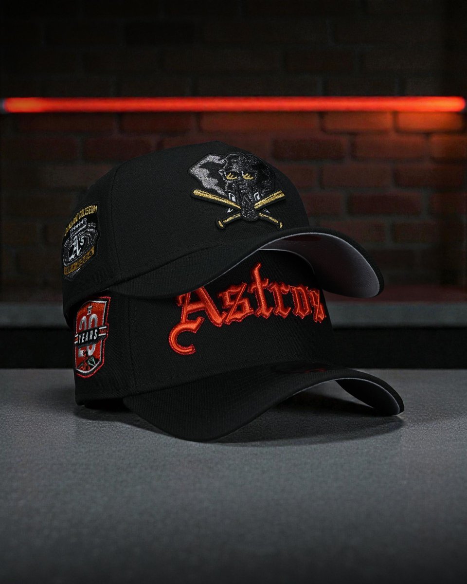 TopperzStore's tweet image. ONLINE NOW – Black &amp;amp; orange heat just touched down 🧢🔥  
Pirates ☠️ with skull logo &amp;amp; bats. Astros 🔥 in gothic script.  
Two dark bangers. Clean &amp;amp; aggressive.

Exclusively @topperzstore – EU only.  
Limited stock – move fast.

Which one you rocking? 🧠