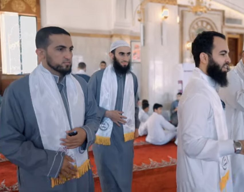 آل الصّفوةِ الأبرار..

من اليمين: الأسير المحرّر ناجي الجعفراوي، الشّهىِد جهاد قزاعر، الشّهىِد محمّد زكي حمد.