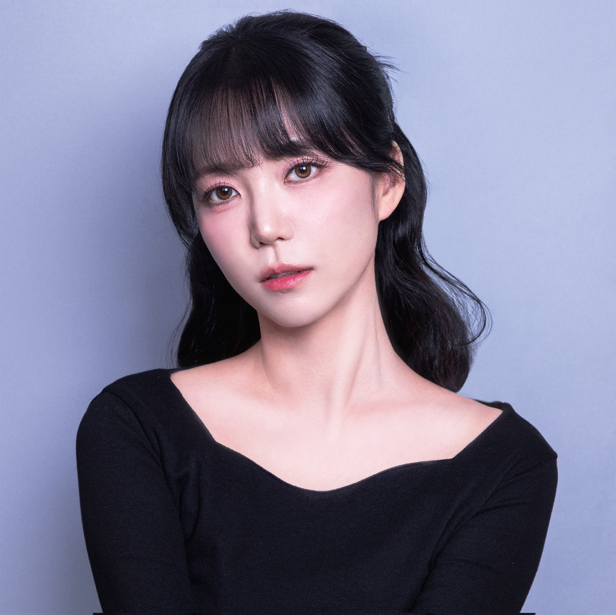 오랜만에 프로필 사진 찍었어요!
같은 화장 같은 머리인데 작가님이 다르니까 완전 다른 느낌이...!!
다음에는 머리를 더 길러서 찍기로 :)