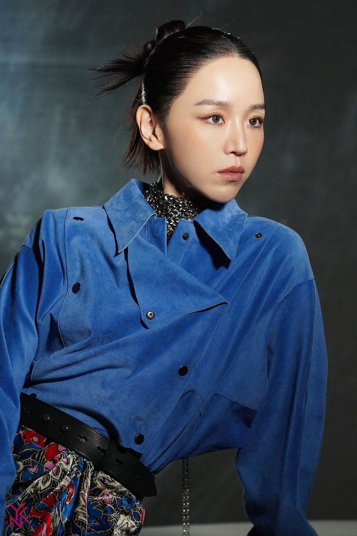 미친 듯이 아름답고 다시 보니 악마 같고 
이성을 쏙 빼놓고...