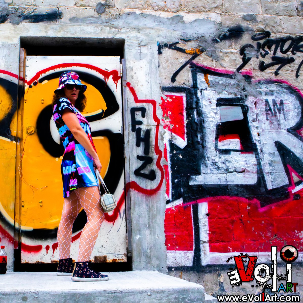 underlab's tweet image. 🔥From street murals to mind-bending mirrors— @PrincessPoiised brought heat to the “Come (Eat)” line.
Watch her take over Miami in the most seductive way possible.
➡️ New blog post live now for members.