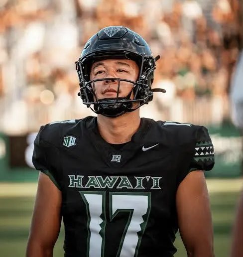 TrungTPhan's tweet image. Kansei Matsuzawa is best sports story of 2025:

▫️born in Tokyo
▫️wants to play pro soccer 
▫️fails entrance exams (can’t play college)
▫️takes a trip to US and attends first NFL game at 19 (Rams-Raiders)
▫️loves it and wants to play in NFL
▫️learns to kick from YouTube videos of…