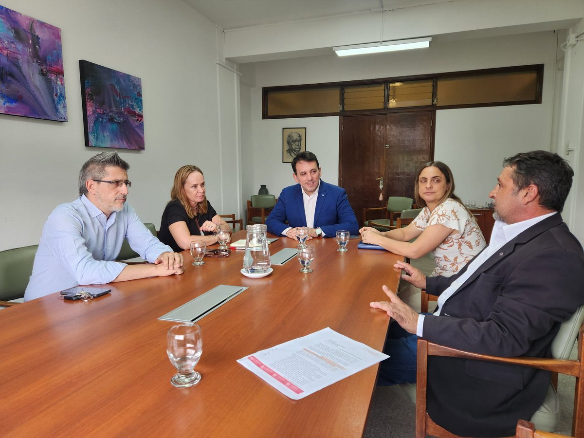TadeoGZ's tweet image. Con el Colegio de Arquitectos de Mendoza estamos avanzando en un convenio para dar respuestas concretas a los nuevos desafíos edilicios y del entorno de nuestras comunidades educativas.

Un trabajo conjunto que nos permitirá planificar mejor, intervenir más rápido y garantizar…