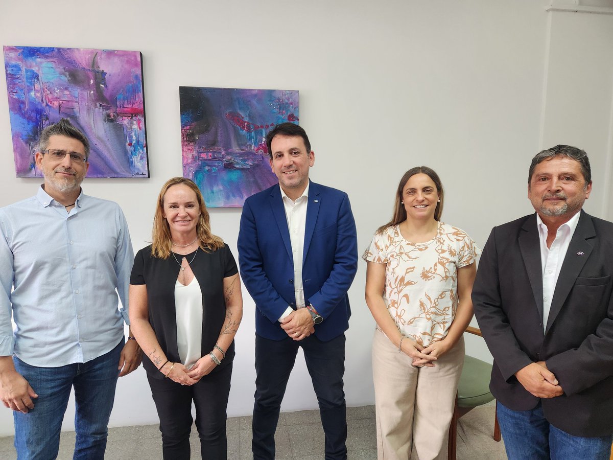 TadeoGZ's tweet image. Con el Colegio de Arquitectos de Mendoza estamos avanzando en un convenio para dar respuestas concretas a los nuevos desafíos edilicios y del entorno de nuestras comunidades educativas.

Un trabajo conjunto que nos permitirá planificar mejor, intervenir más rápido y garantizar…