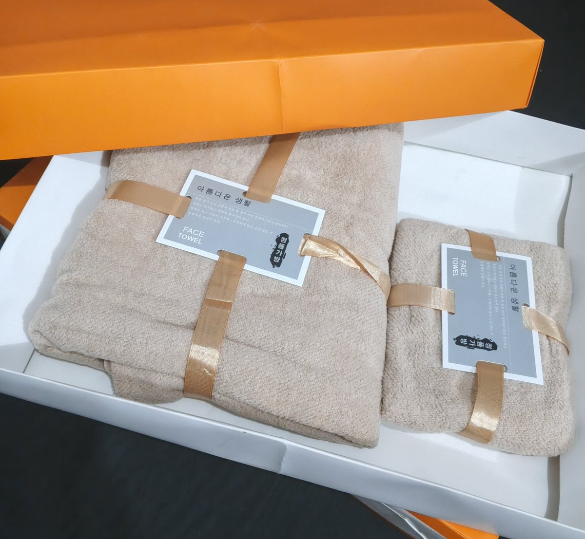 At a certain age, you begin to appreciate the gifts you used to hate. I gladly accept towels now, especially if they’re plain. I don’t scoff at mugs. I will hug you in joy if you give me a scented candle. Pens, too. Naisipan kang bigyan in these hard times? Appreciate.