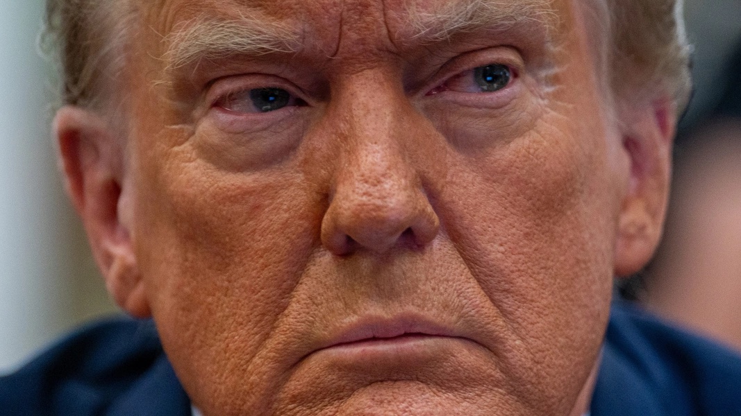 anyonewantchips's tweet image. When Larry Ellison’s Paramount agrees to pay Trump $16M over Kamala Harris’ interview &amp;amp; Trump approves Ellison financed Skydance merger giving Larry’s son David control of CBS &amp;amp; David appoints Bari Weiss CBS News chief who cuts a 60 Minutes exposé on Trump’s inhumane CECOT…