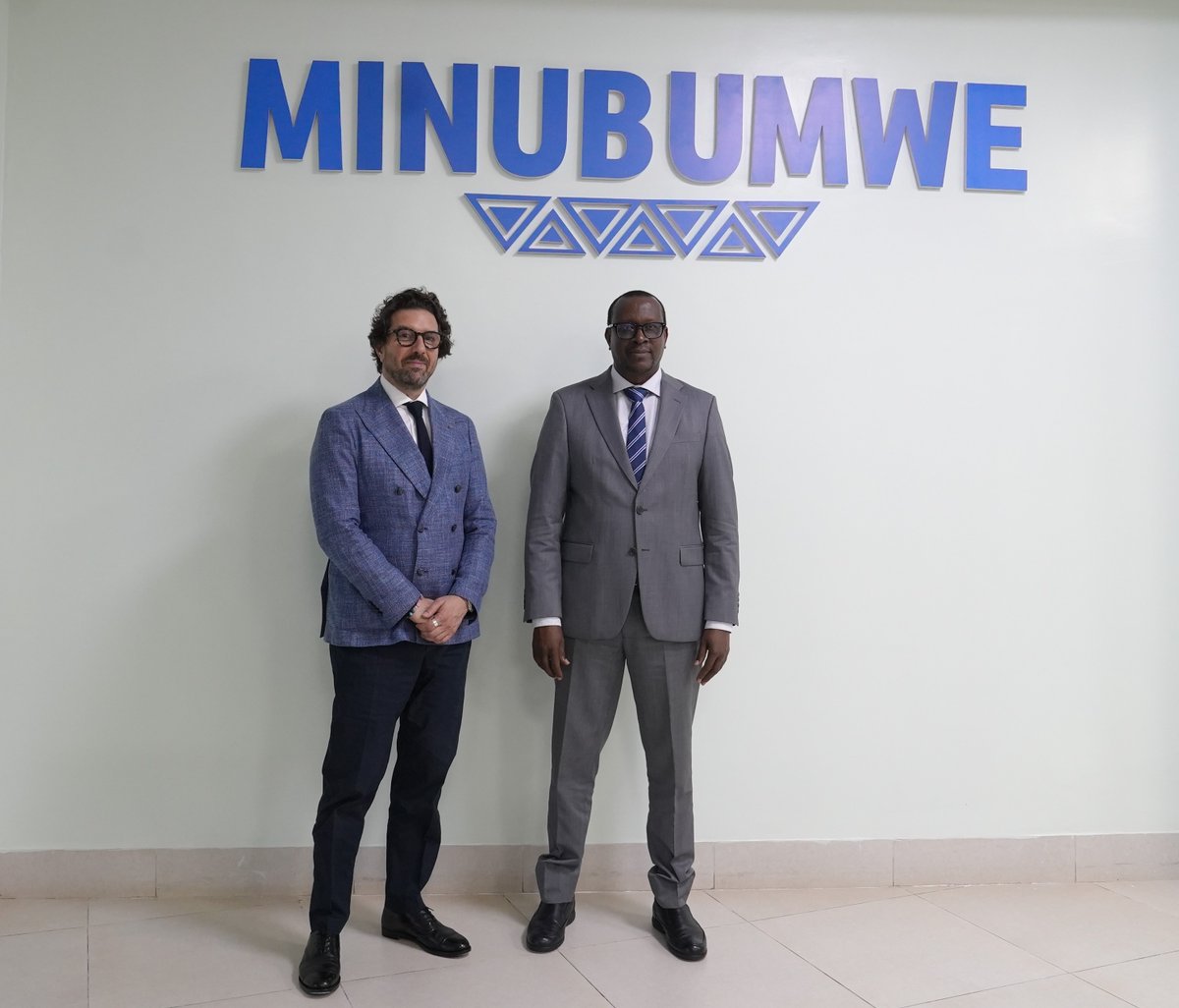 Cet après-midi, le ministre <a href="/DrDamascene/">Dr. Jean Damascene BIZIMANA</a> a reçu M. Johanne Gurfinkiel, Secrétaire général de la Coordination intercommunautaire contre l’antisémitisme et la diffamation (CICAD), une organisation juive intercommunautaire engagée dans la lutte contre l’antisémitisme et la