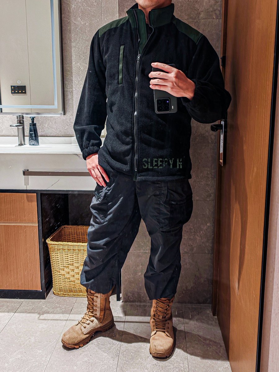 Sleepy H tweet media