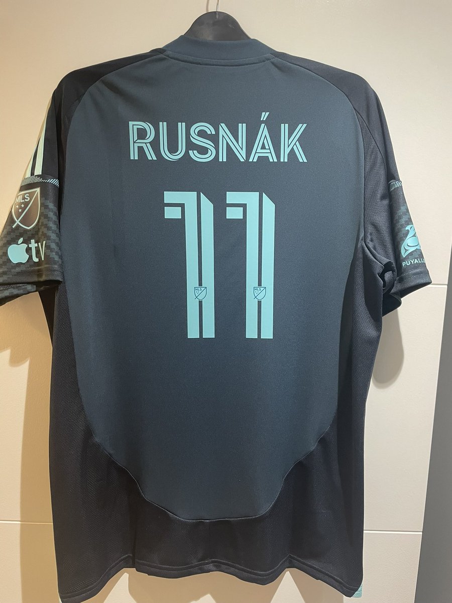 LaursenB's tweet image. Black Friday purchase from @adidas Added the nameset and sleeve patches myself #mls #SeattleSounders