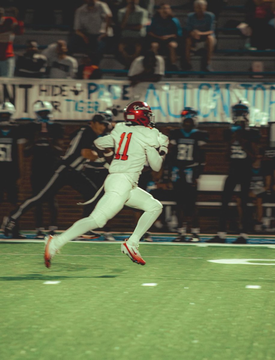 CHSREDDEVILS's tweet image. 𝘼𝙇𝙇-𝘼𝙈𝙀𝙍𝙄𝘾𝘼𝙉!
Congratulations to Braylen Averett (‘29) on being selected to the Rivals Freshman All-American Team! 

on3.com/high-school/ne…
#centralfootball #Rivals