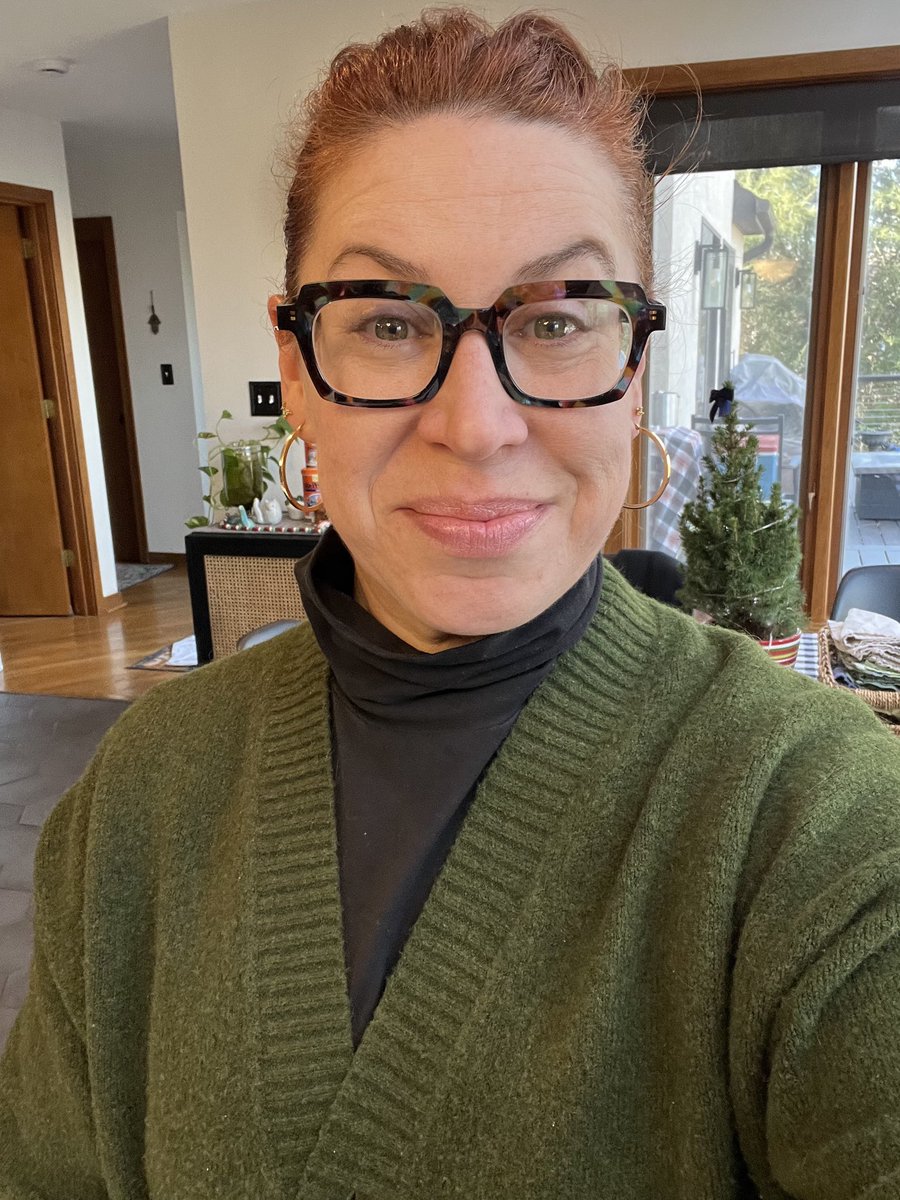 christen_rexing's tweet photo. Working in the kitchen for a change of pace. I’m making all of the lists, work lists, holiday lists, shopping lists. So many lists! https://t.co/9xQFG9ireJ