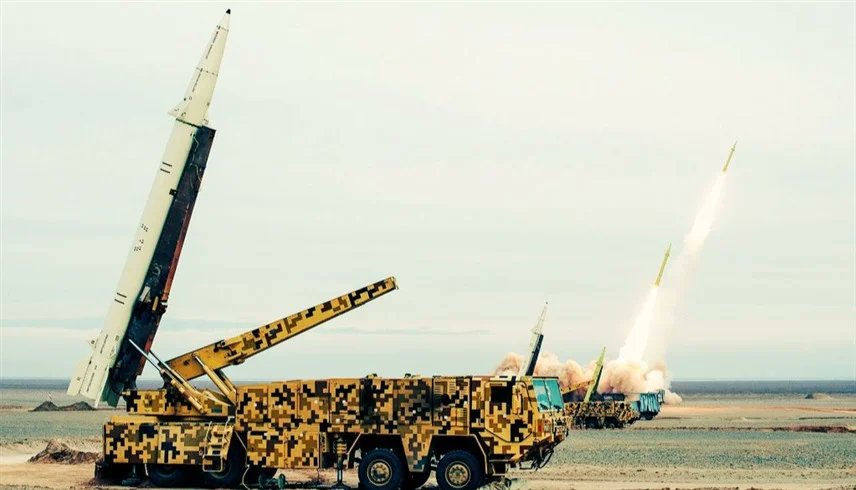 إيران تجري مناورات صاروخية في عدد من المدن 