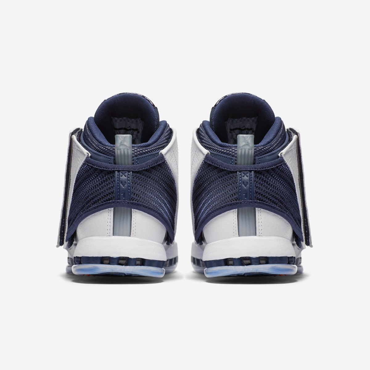 zSneakerHeadz's tweet image. 9 years ago, today. #AJ16