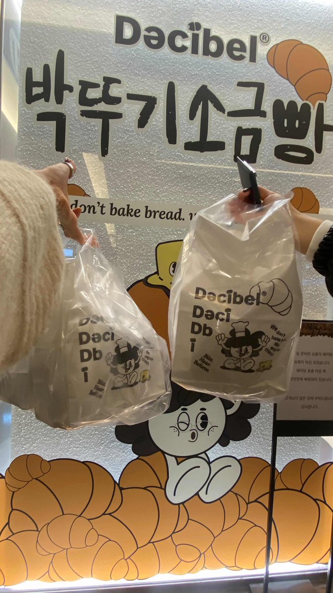 뚜기언니의 명란마요를 꼭 기억하세요..
눈물을 흘리면서 먹음 ( 사유 : 너무맛있어 o̴̶̷̥᷅⌓o̴̶̷᷄ )