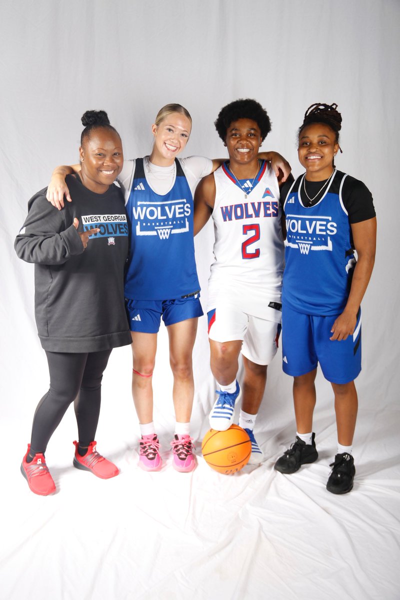 CoachK_DST's tweet photo. 5’3–5’5 and standing on BUSINESS. They say we’re short… we say we’re hard to guard. 😏 Big energy, big grit, bigger hearts. No shortcuts—just hard work 💯 #NationalShortPersonDay
#ComeHowlWithUs https://t.co/XB8x9XI59T