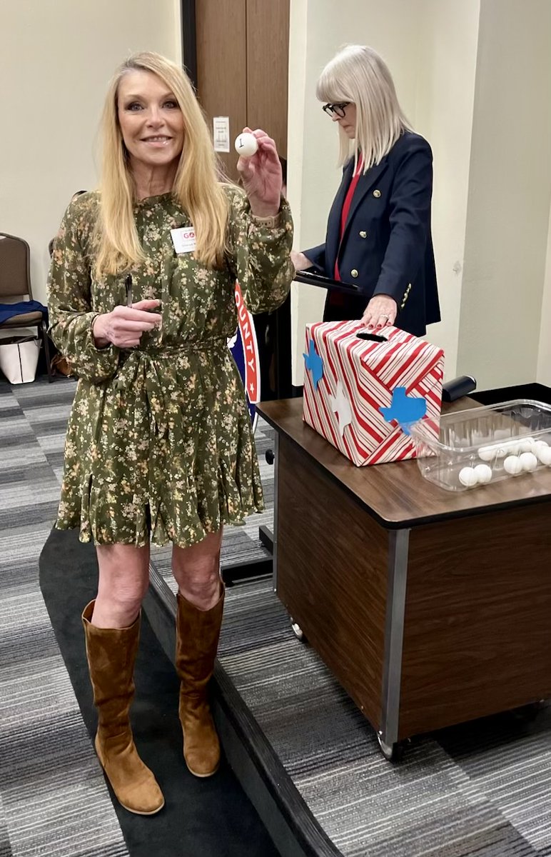 helenzcampaign's tweet photo. Excited to be #1 on the ballot in the Republican Primary in March! Thank you, Shari, for drawing for me! https://t.co/zXUOH3j0jV
