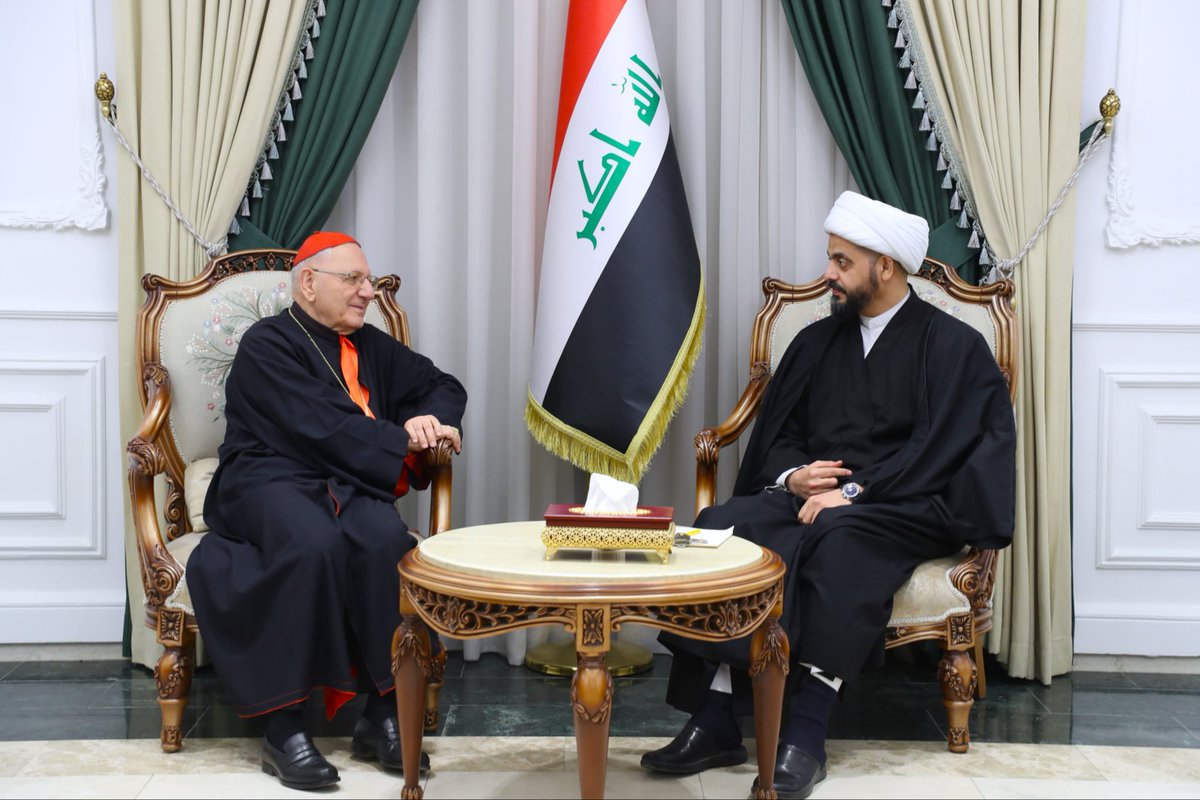 الشيخ الأمين يستقبل غبطة الكاردينال لويس روفائيل ويؤكد دعم المكون المسيحي في العراق

استقبل الأمين العام لحركة عصائب أهل الحق، سماحة الشيخ قيس الخزعلي، اليوم في مكتبه ببغداد، غبطة الكاردينال لويس روفائيل ساكو، بطريرك الكنيسة الكلدانية في العراق والعالم.

وجرى خلال اللقاء بحث