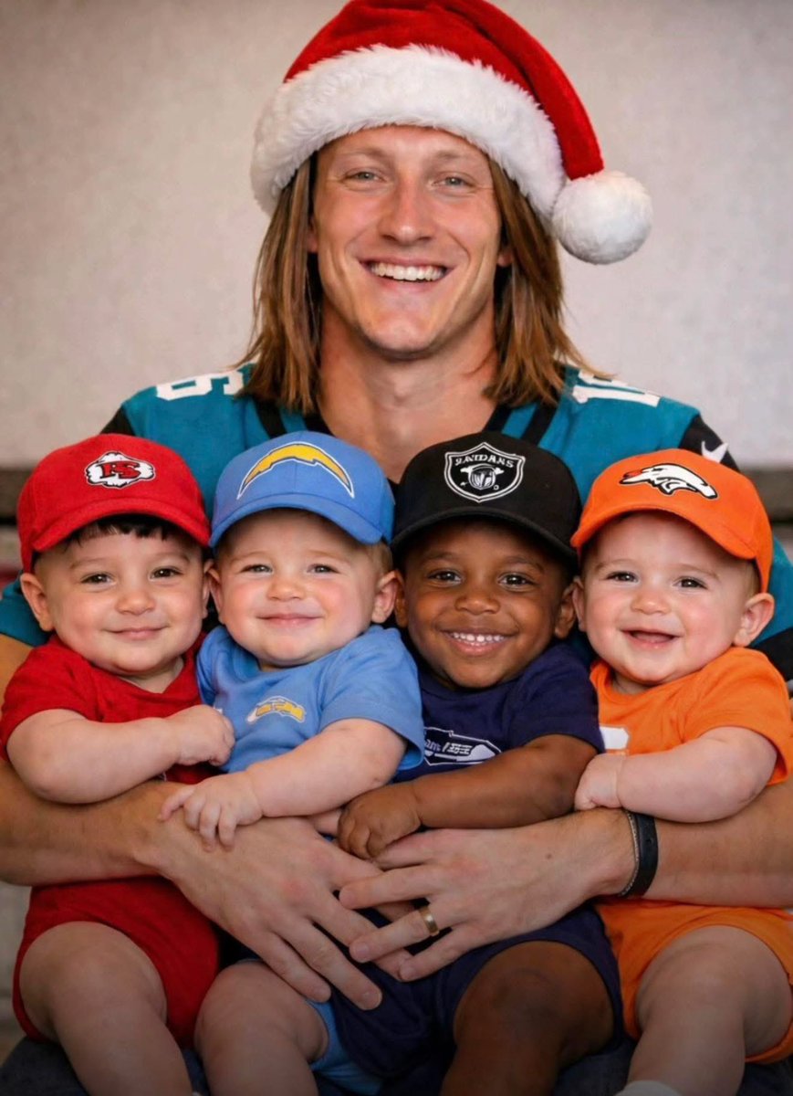 LilOther's tweet image. Hugs for the whole family #NFL #DTWD #DUUUVAL