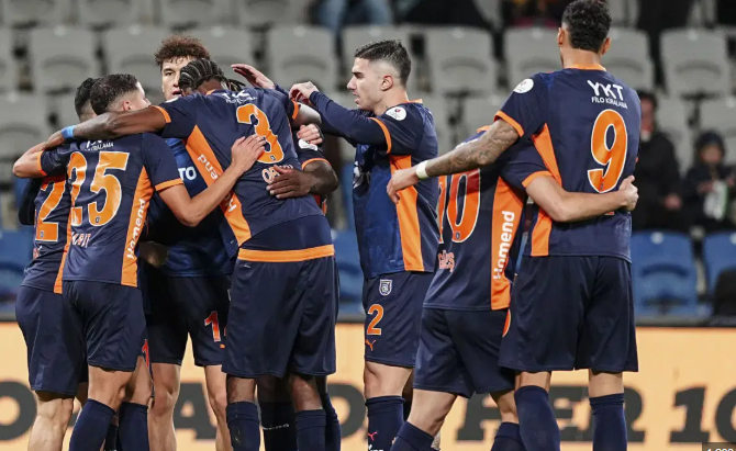 TSL_OfficialTR's tweet photo. Süper Lig Heyecanı TSL'de Yaşanır!

#İBFKvGFK

Rams Başakşehir -Gaziantep FK Maçı TSL,de İzlenir!!

Maçları ücretsiz ve canlı izle ; CANLI Yayın Linki ; https://t.co/XiSDDTFgf6

 #Galatasaray #İBFKvGFK #GSvKAS
#MaçVarsaÜlkerVar https://t.co/LWR5qbe2zG