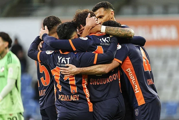 TSL_OfficialTR's tweet photo. Süper Lig Heyecanı TSL'de Yaşanır!

#İBFKvGFK

Rams Başakşehir -Gaziantep FK Maçı TSL,de İzlenir!!

Maçları ücretsiz ve canlı izle ; CANLI Yayın Linki ; https://t.co/XiSDDTFgf6

 #Galatasaray #İBFKvGFK #GSvKAS
#MaçVarsa��lkerVar https://t.co/AVh0riGTxh