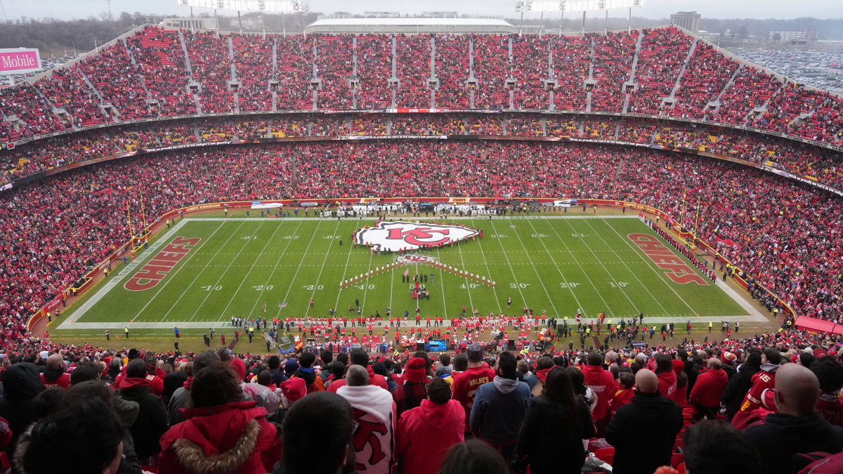 NFL_DovKleiman's tweet image. 𝗕𝗥𝗘𝗔𝗞𝗜𝗡𝗚: The Chiefs have announced they will be leaving the state of Missouri and will be moving to Kansas.

The plan is to replace Arrowhead Stadium with a new, state-of-the-art venue capable of hosting major year-round events.

A much-needed upgrade 👏👏