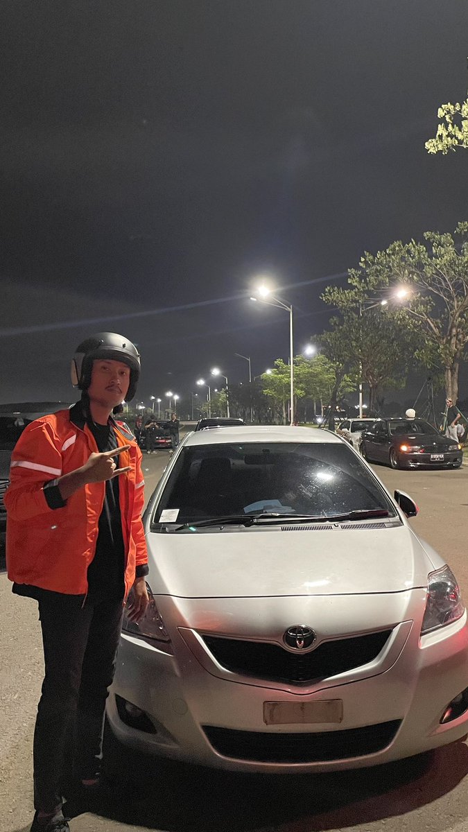 _illusionis's tweet image. outfit perusak ketampanan tapi pembawa hoki y g bar wkwkwwk. nyabet podium nih bracket 16