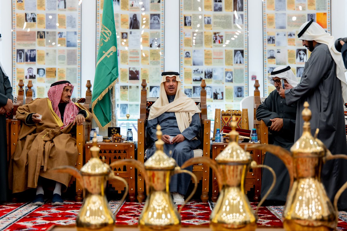 تحضر حكاية تجّار العقيلات في القصيم كقصة تجارةٍ عبرت الحدود، ونقلت اسم المنطقة إلى آفاق بعيدة. وخلال زيارتي لمتحف العقيلات، يتجلّى أثر تلك الرحلات وما تركته من حضورٍ اقتصادي واجتماعي، في تجربة حديثة تُعيد هذا الإرث إلى الواجهة وتُبرزه كجزءٍ أصيل من تاريخ منطقة القصيم.
وكان للقاء