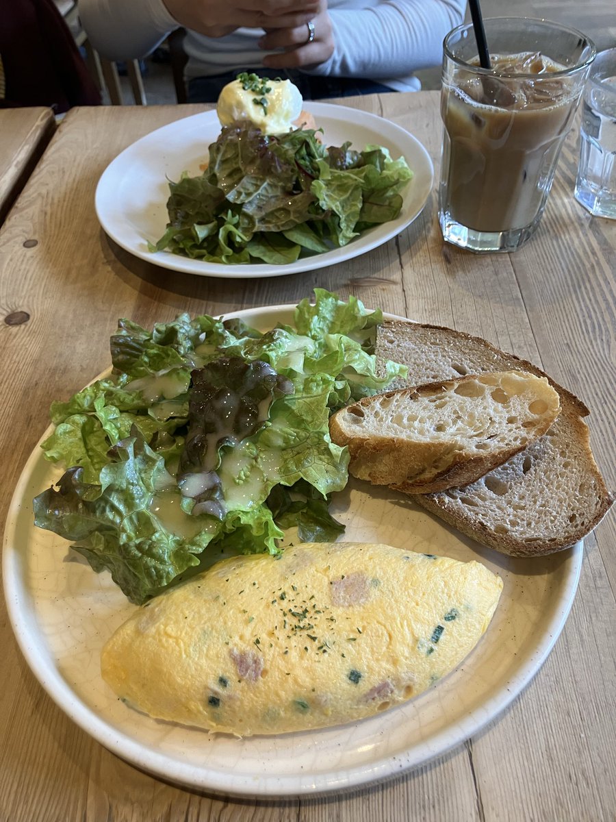 sa__rina6624's tweet photo. 芝公園の「Le Pain Quotidien」でモーニング🍳✨ ふわふわのオムレツが美味しくて朝から幸せ💗 木々に囲まれた開放的な空間で、ちょっと優雅な朝時間☀️ ここは何度でも来たくなるなぁ🙌
#芝公園モーニング #ルパンコティディアン #朝活 #さりなのごはんログ https://t.co/6TIo37MTaK
