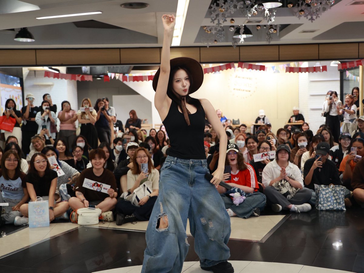 ขอบคุณทุกๆคนที่มาหานะคะ 

แกะอ่านครบขมวดจบปึ้งงงงงเมื่อกี้เลย วันนี้อบอุ่นเน้อ รักทุกคน !! รักทุกโค๊นนน(ตะโกน) 🤠

i love viisbii , i love u all 🥺🤍🙏🏼

#PLAIFAH_VIIS 
#happyPLAIFAHday