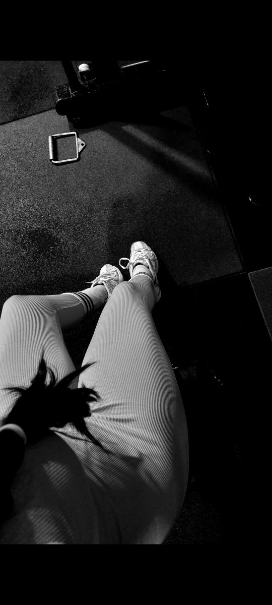 Happy #MonochromeMonday 🏋🏻‍♀️