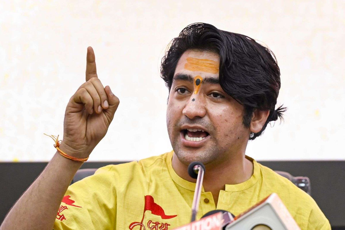 AQI कम करने और अरावली को बचाने के लिए पदयात्रा कब निकालोगे धार्मिक राष्ट्र वाले बाबा ?