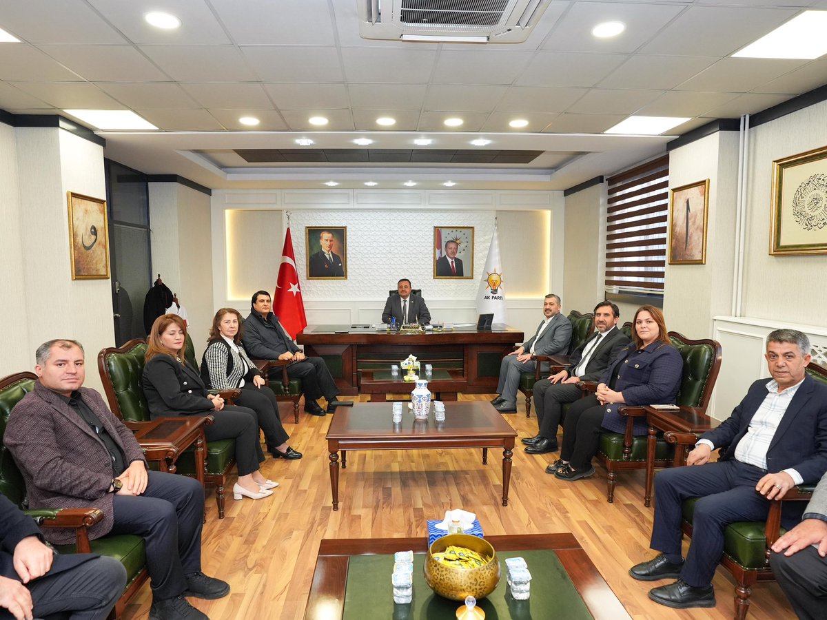 umutymz's tweet photo. AK Parti Şehitkamil İlçe Başkanımız Sayın İsmail Güler ve belediye meclis üyelerimizle Umre ziyaretinden dönen AK Parti Gaziantep İl Başkanımız Sayın Fatih Muhaddis Fedaioğlu'nu ziyaret ettik.

Kıymetli misafirperverliklerinden dolayı teşekkür ediyorum. 
@fmfedaioglu @AKPartiG_Antep @ismailguler027