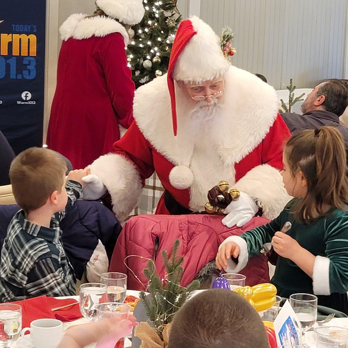 Warm 101.3 tweet media