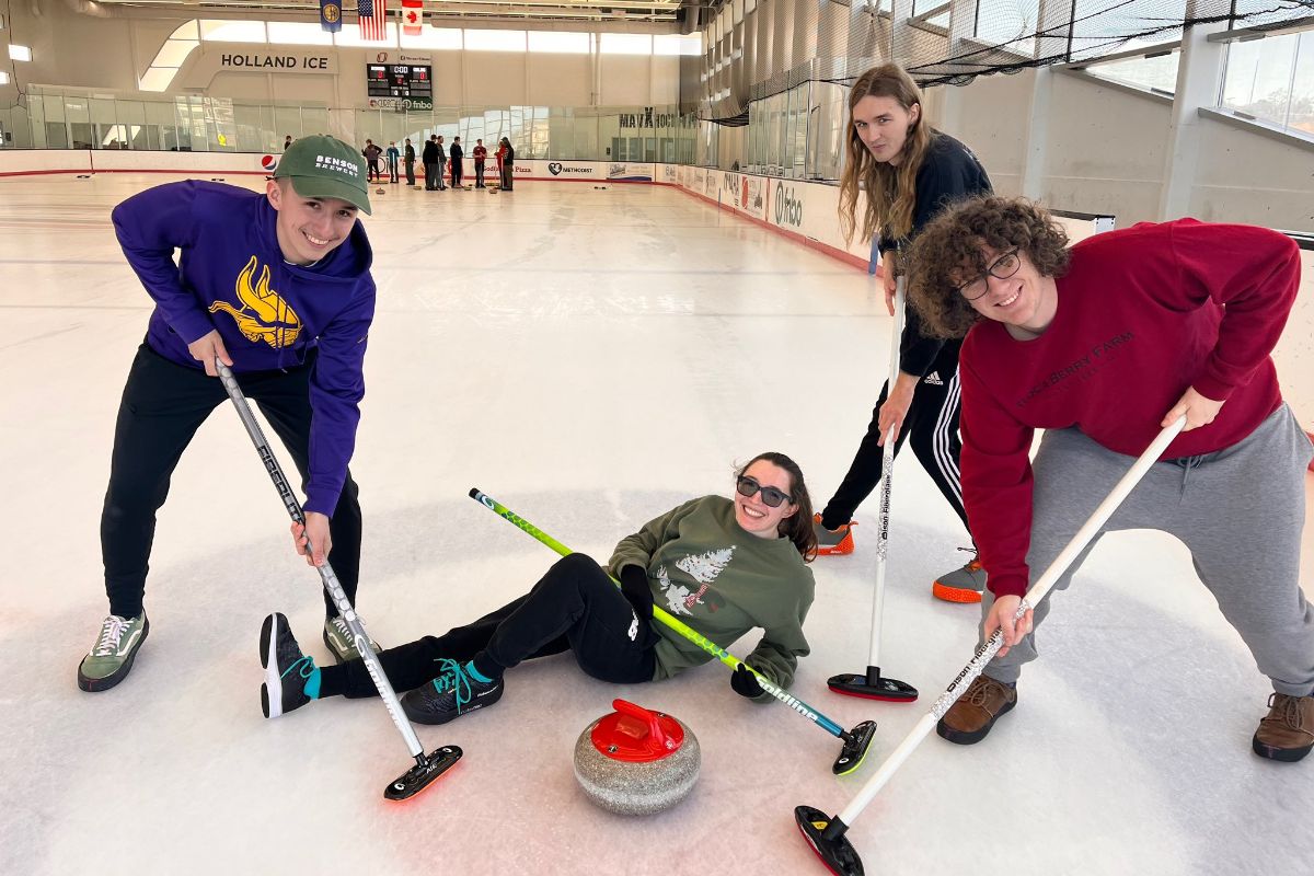 Aksarben Curling 🥌 tweet media