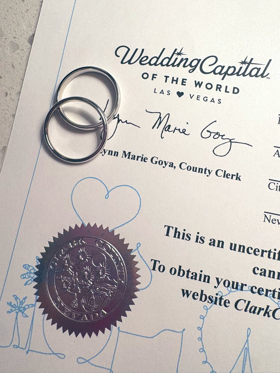 hobissugacooky's tweet image. I’m sorry Yoongi, I didn’t keep my fourth finger free 😭

(NotYoongi and I got married this past weekend!)