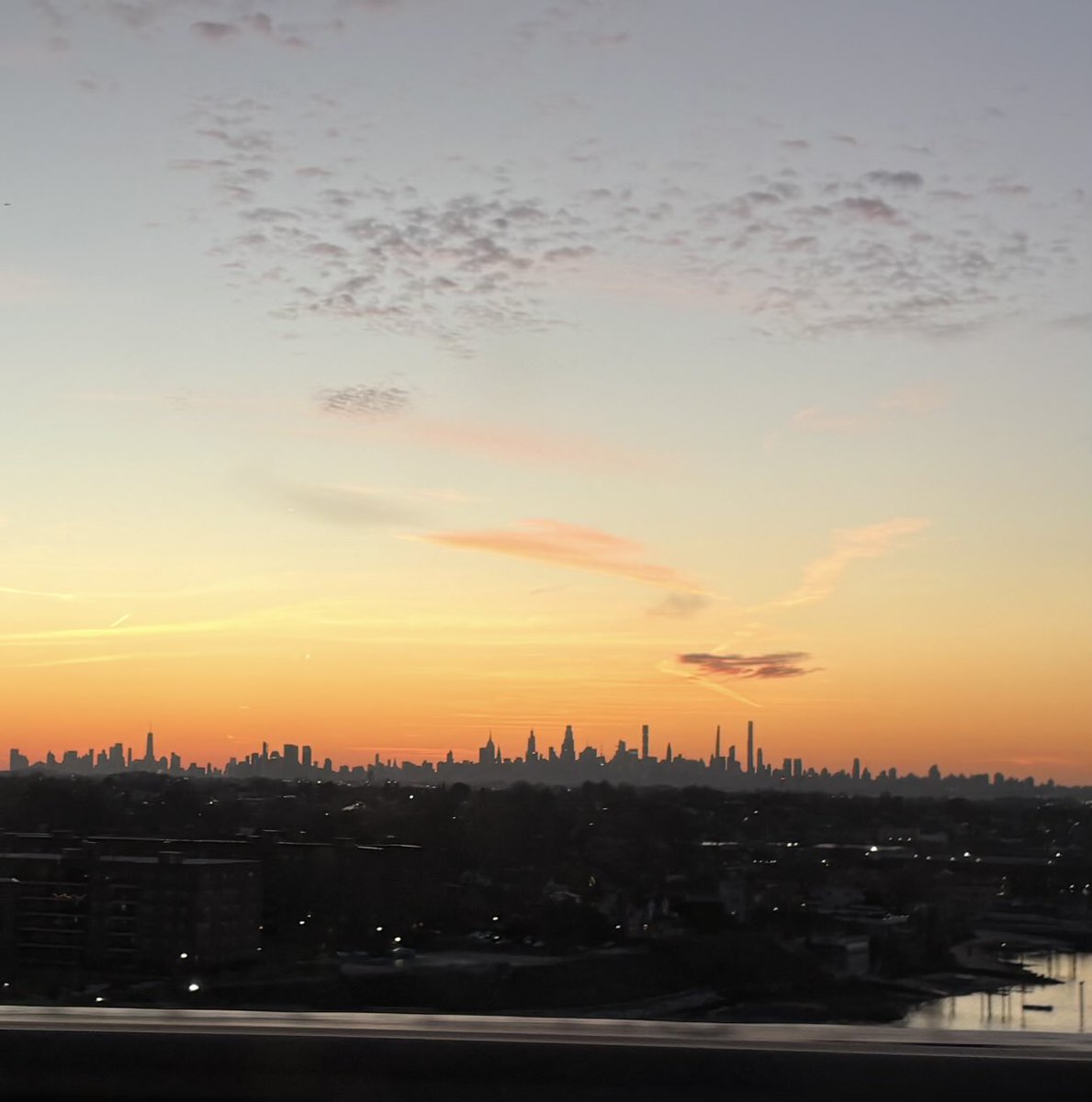 qcapital2020's tweet image. NYC vacation mode observations that sound dumb but here goes: 

&amp;gt; The car wash I’ve gone to for 20+ years has nearly no workers now. You go through an automated tunnel, then pull into a self-cleaning area and finish the job yourself. Before it was 3–4 guys detailing your car at…