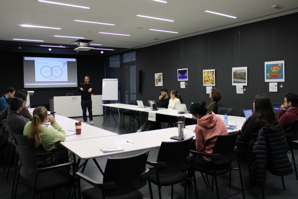 icn2nano's tweet image. 📰 LATEST NEWS❗

In the last #ScienceCommunication &amp;amp; #OpenScience course, @eduscopi gave tools and tips to communicate open science, such as the importance of having a clear message about your research and adapting it to different audiences. 

🔍 f.mtr.cool/kwwkazuehr