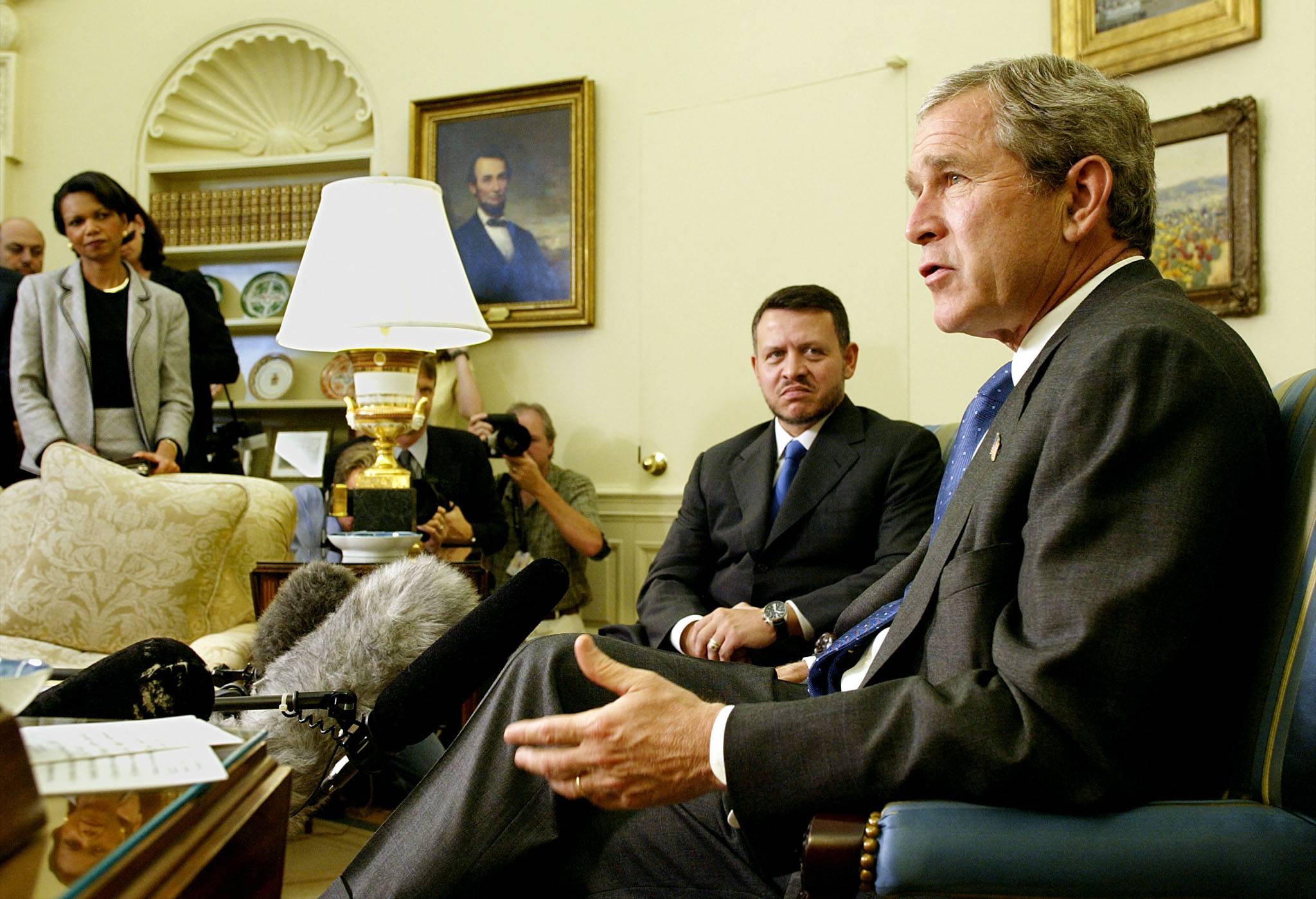 عاجل | «الشرق الأوسط» تطلع على محضر اجتماع عبد الله الثاني وتوني بلير قبيل الغزو الأميركي للعراق... ولم يكن هناك ما يفيد باقتراح العاهل الأردني دوراً للهاشميين في العراق 