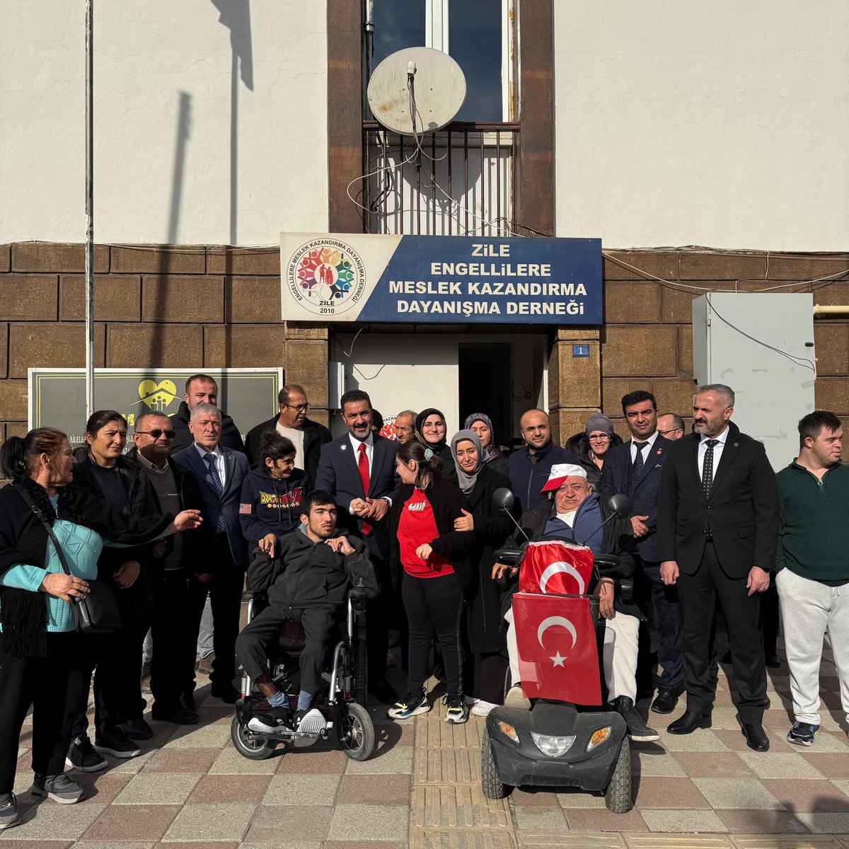 StkRefah38315's tweet photo. Anadolu Buluşmaları kapsamında; Genel Başkan Yardımcımız Sayın Bilal Yıldırım, 
-Zile Gönül Bağı Yardımlaşma ve Dayanışma Derneği
-Zile Engellilere Meslek Kazandırma Dayanışma Derneği
-Zile Şehit Aileleri ve Gazileri Derneği'ni ziyaret etti. https://t.co/BmnajT7a0G