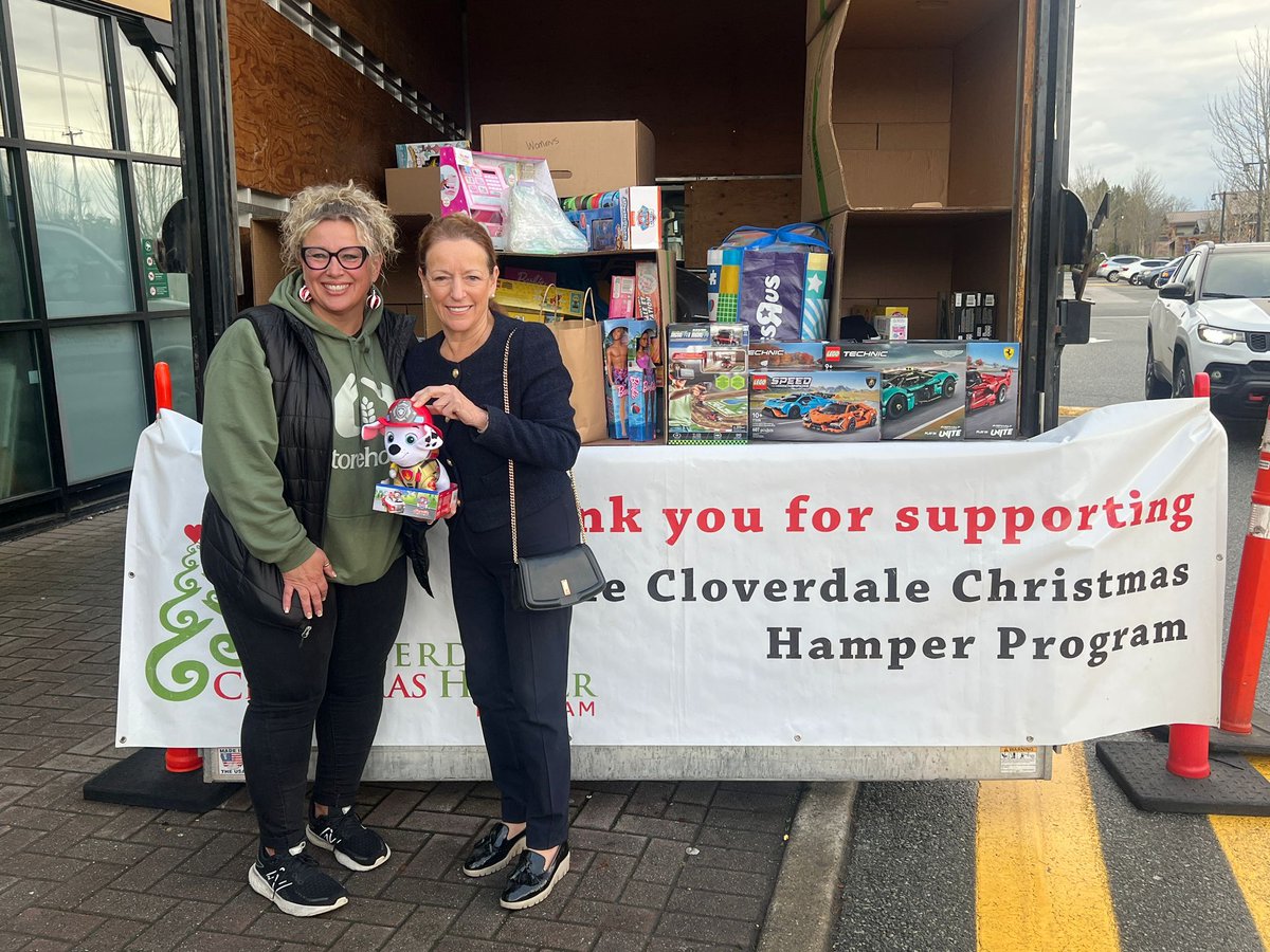 You get to see many streets of #OurSurrey when you are delivering Christmas hampers. You also get to see some very thankful faces smiling back when they receive one. It makes the work of all the volunteers very worthwhile. @StorehouseSociety @JenTemple