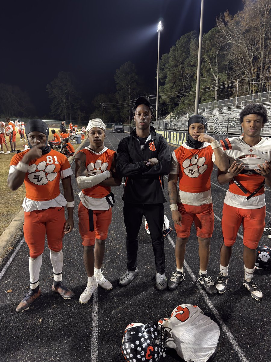 Quez Royal tweet media