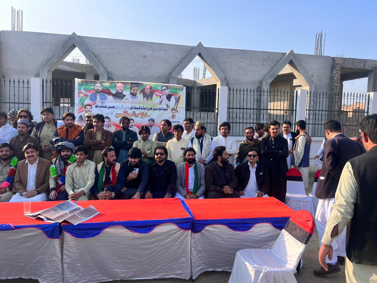 آج انصاف یوتھ ونگ ساؤتھ ریجن کی جانب سے بنوں میں ایک میٹنگ کا انعقاد کیا گیا،
جس میں ساؤتھ ریجن کے صدر عبدالواسع، جنرل سیکرٹری حسن خٹک اور انصاف یوتھ ونگ ساؤتھ ریجن کی مکمل کابینہ نے شرکت کی۔

میٹنگ میں پاکستان تحریکِ انصاف ساؤتھ ریجن کے جنرل سیکرٹری ملک عدنان خان اور بانی آئی