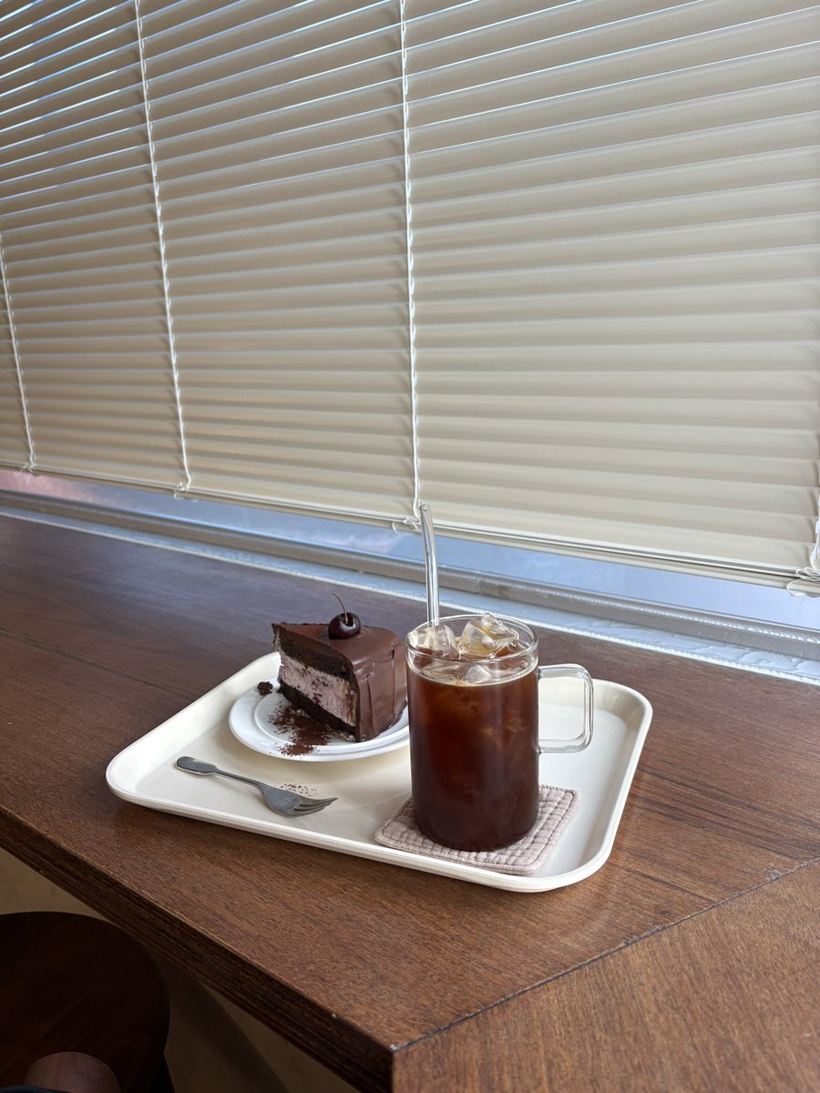 ninicrease's tweet image. 식물들의 공간을 빌린 느낌