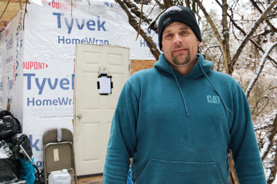 In Guelph, Canada JESSE DAMERY is building a small home for his father-in-law. The headline: "Guelph man builds tiny home in woods for his homeless father-in-law - Guelph News"
guelphtoday.com/local-news/gue…