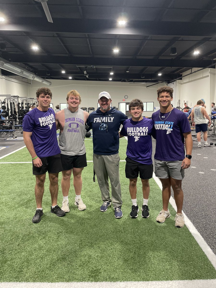 SDAll_In's tweet image. Great seeing this group of alumni this morning at our Christmas break workout!