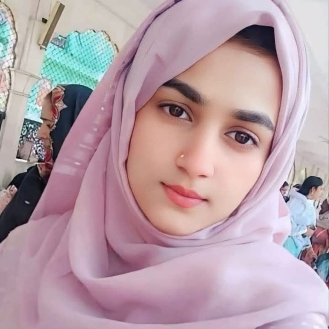 SayedaSameena's tweet image. میرا ہمسایہ مجھے لائن مارتا ہے میں کیا کروں؟؟