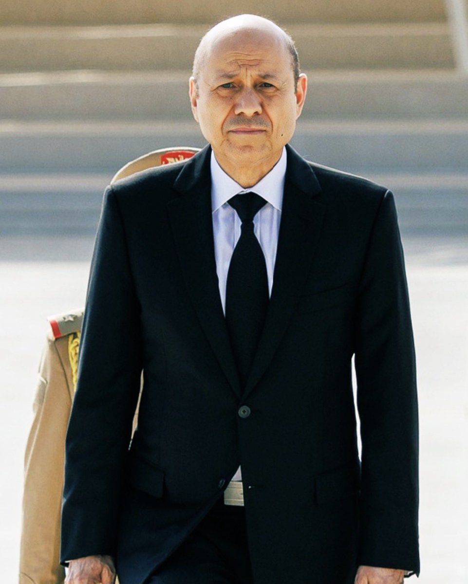 سيادة الرئيس رشاد العليمي، لم يعد لمجلسكم الرئاسي الموقر حضور على ارض الواقع ولم يعقد اجتماعا بكامل أعضاءه ولم يتقدم شبرا نحو صنعاء وقدم عددا من وزراءه استقالتهم. سيادة الرئيس دع الجنوب يقرر مصيره والشمال يعالج ازماته والمجلس يخرج من شلله وحان وقت ان تغادر المشهد السياسي بكرامة