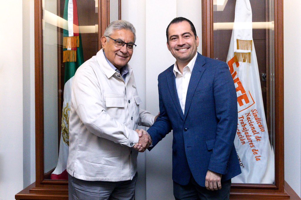 SnteNacional's tweet photo. ✅ Sus justas demandas tendrán respuesta pronta y favorable, afirmó el Srio. Gral. del #SNTE, Mtro. Alfonso Cepeda Salas, en una reunión con profesores de #SNTE47, encabezados por su dirigente @ilichglz, a la que también asistieron integrantes del Comité Ejecutivo Nacional. https://t.co/TRZesBob9X
